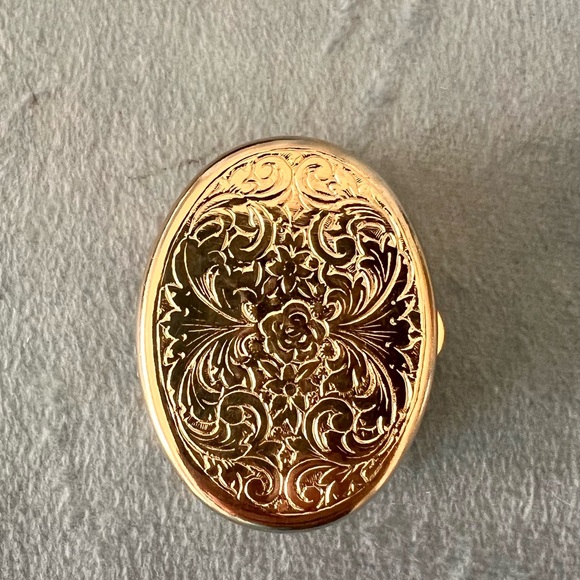 Vintage Cameo pill box - Picture 2 of 6